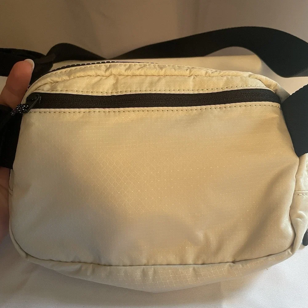 Lululemon Everywhere Offwhite White Nylon Black Belt Fanny Pack Bag Purse